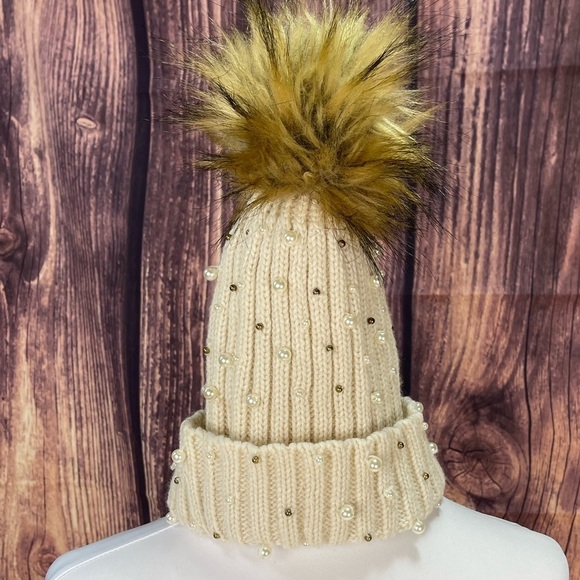 VENUS Accessories - Venus faux fur beaded winter hat